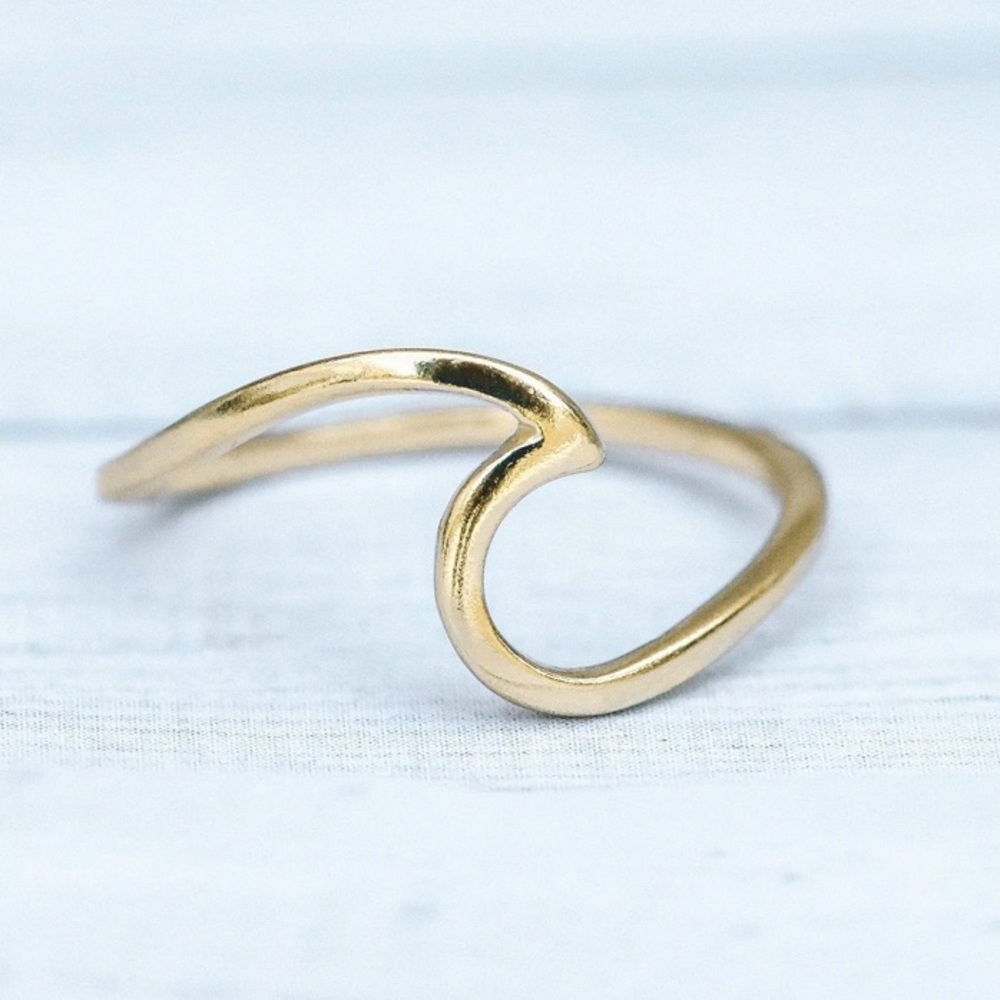 Pura Vida Wave Ring. Gold